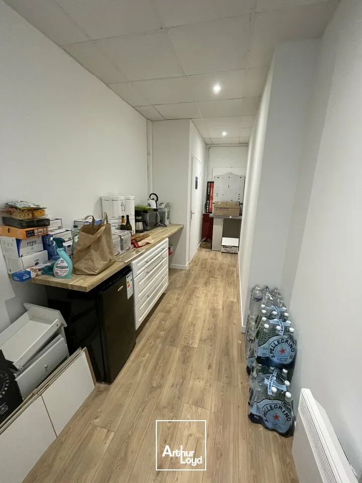 LOCATION BUREAUX + ENTREPOT PROCHE AVENUE DE PARIS NIORT 210 m2