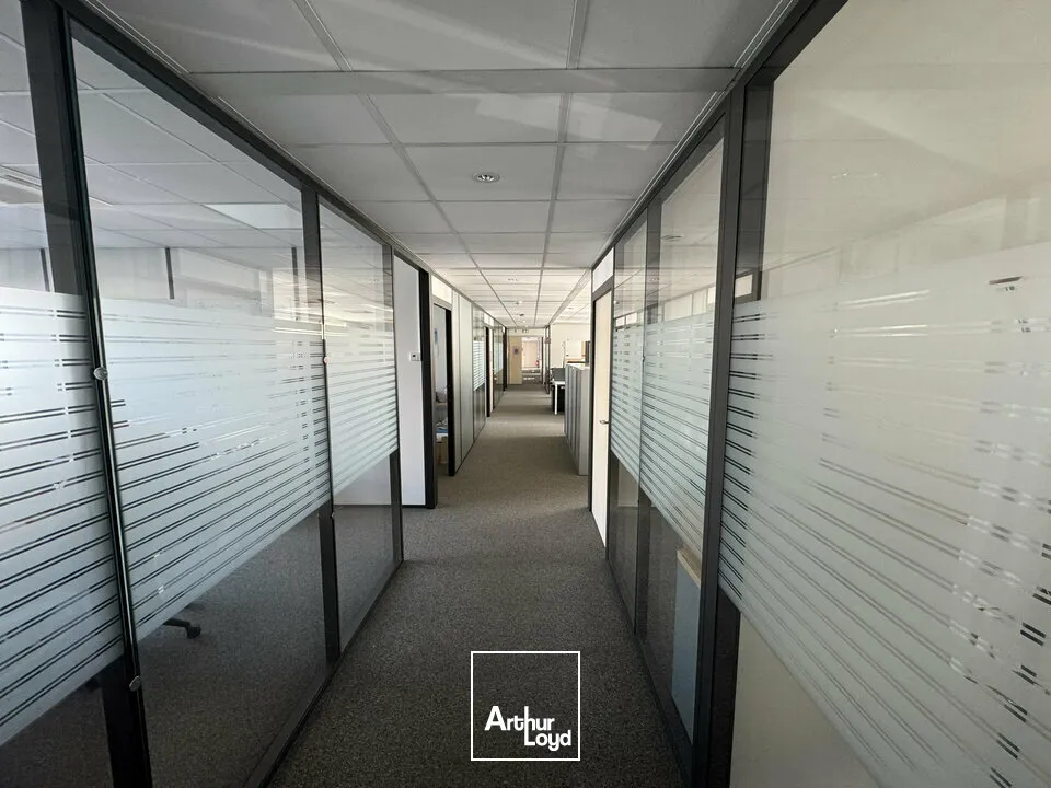 TOURS DEUX LIONS BUREAUX A LOUER 892 M² PARKINGS