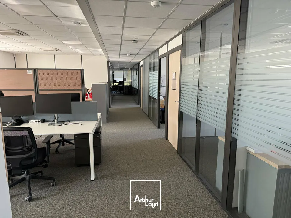 TOURS DEUX LIONS BUREAUX A LOUER 892 M² PARKINGS