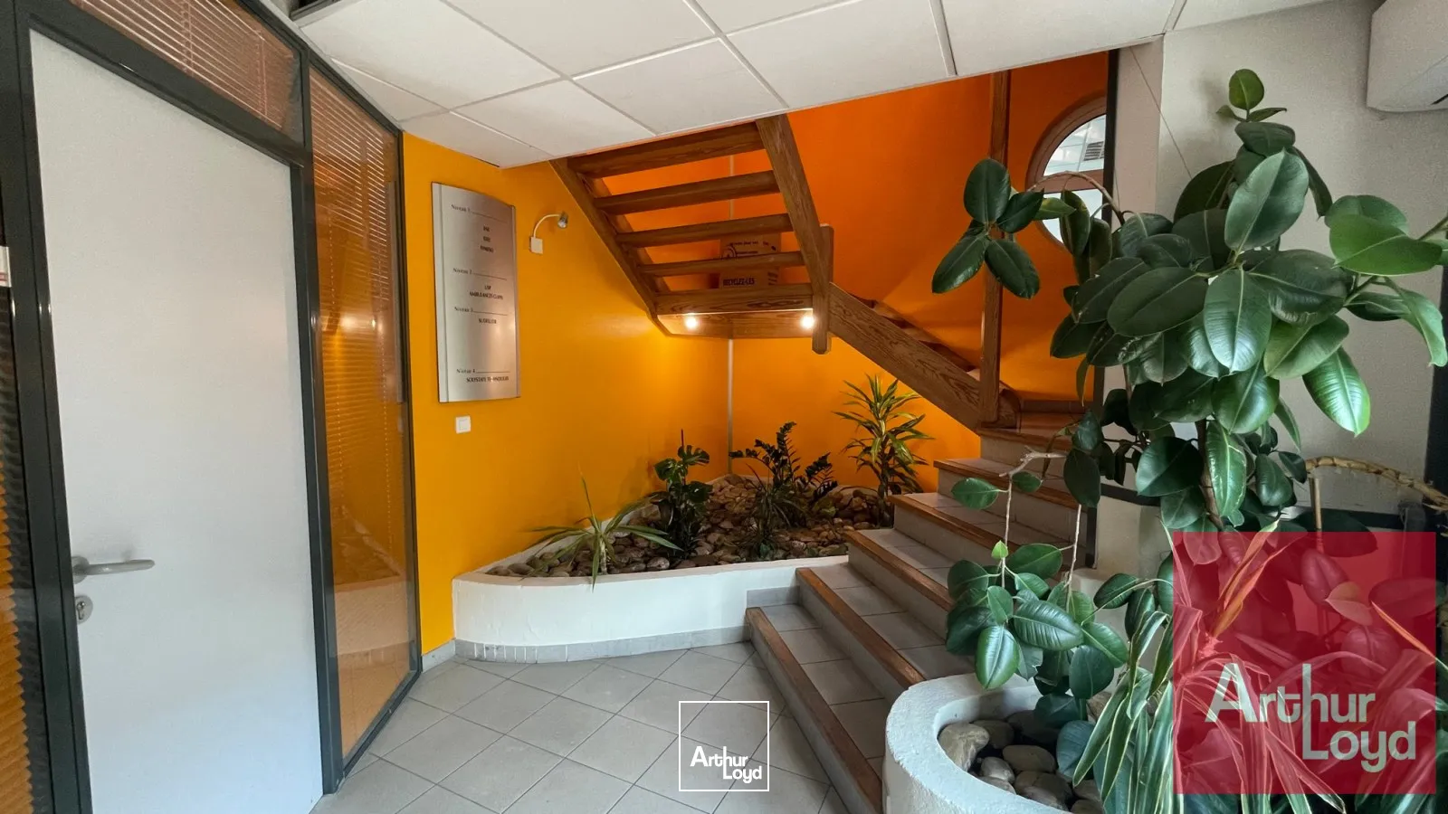 LOCATION BUREAUX A PARTIR DE 14 M2 - ESPACES PARTAGES - MALBOSC