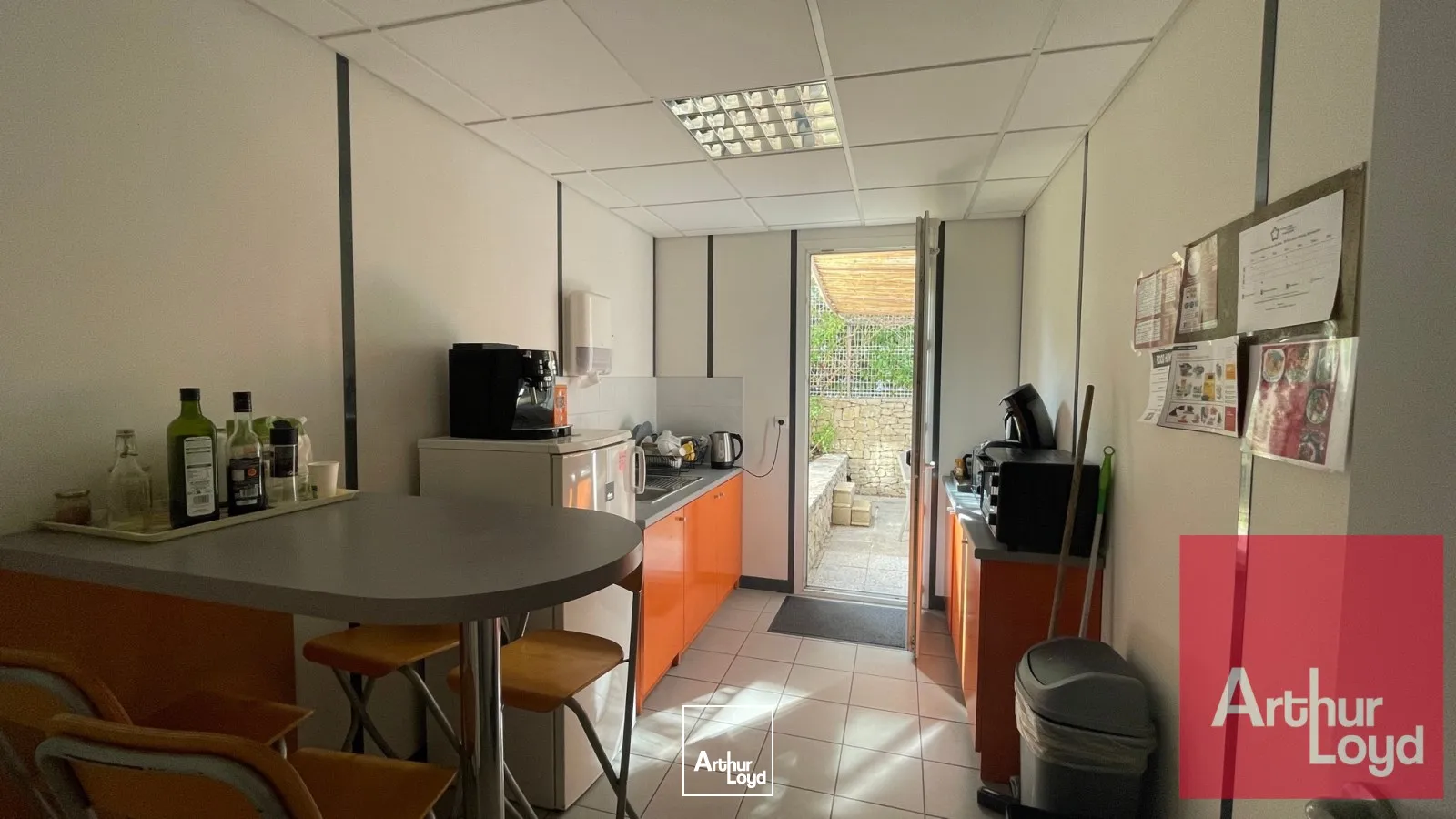 LOCATION BUREAUX A PARTIR DE 14 M2 - ESPACES PARTAGES - MALBOSC