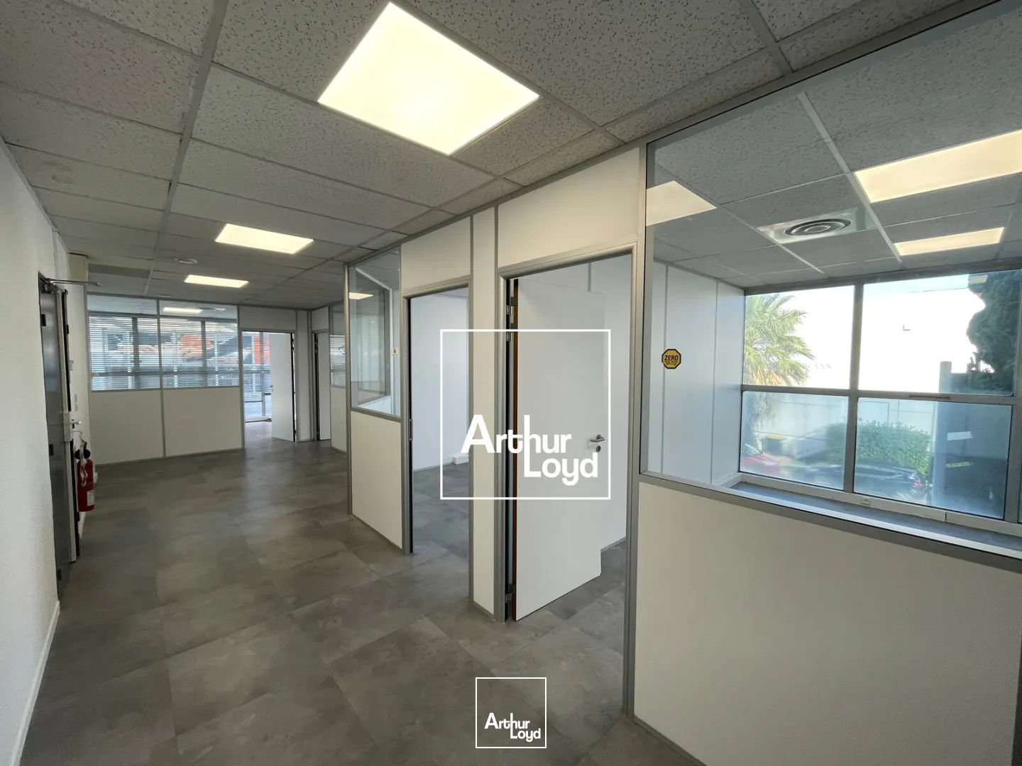 Bureaux à louer - 101 M2 - 1er étage en Ville ActiveParking sur site