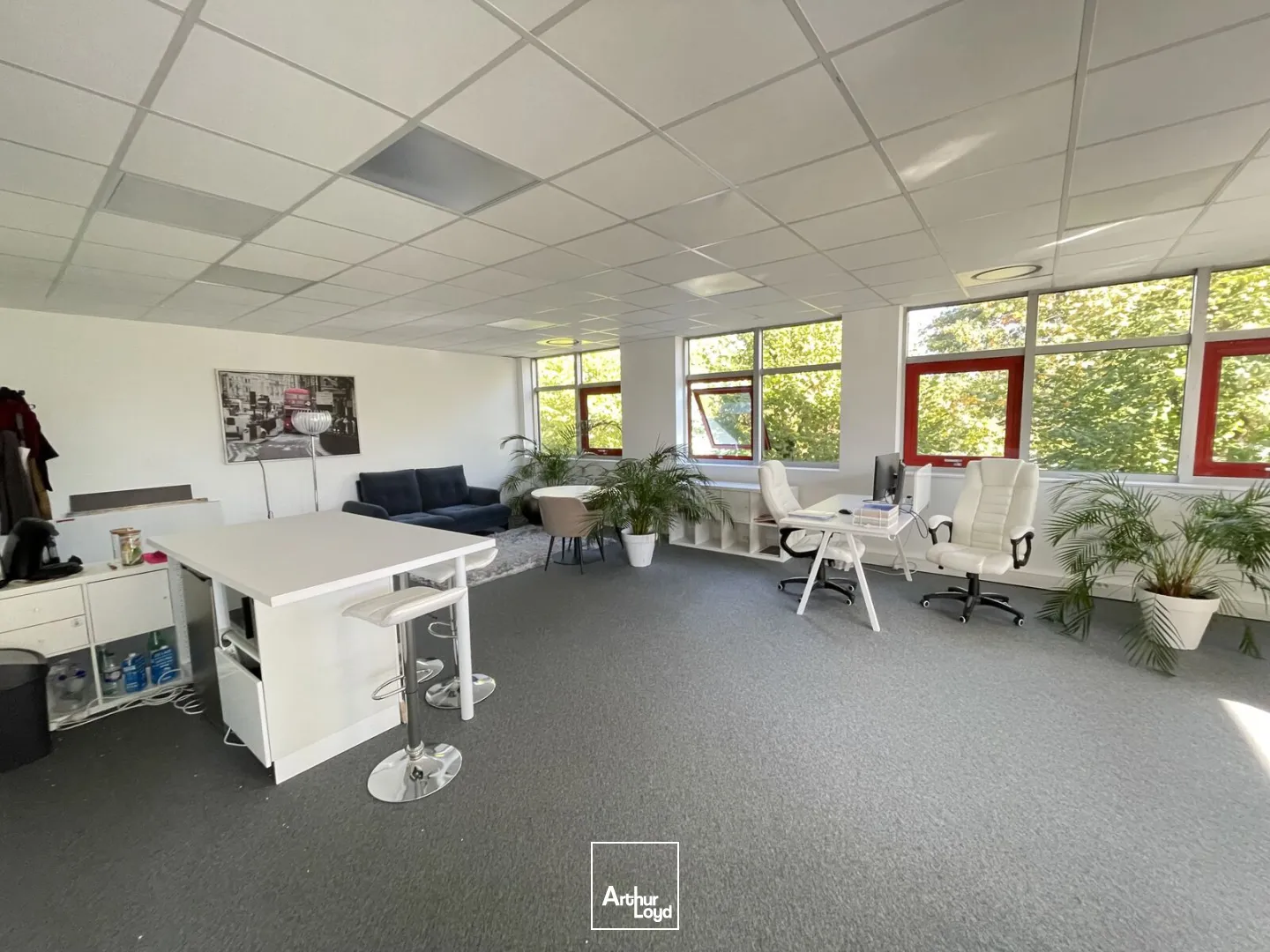 BUREAUX À LOUER-121 M²-PARC DU PERRAY