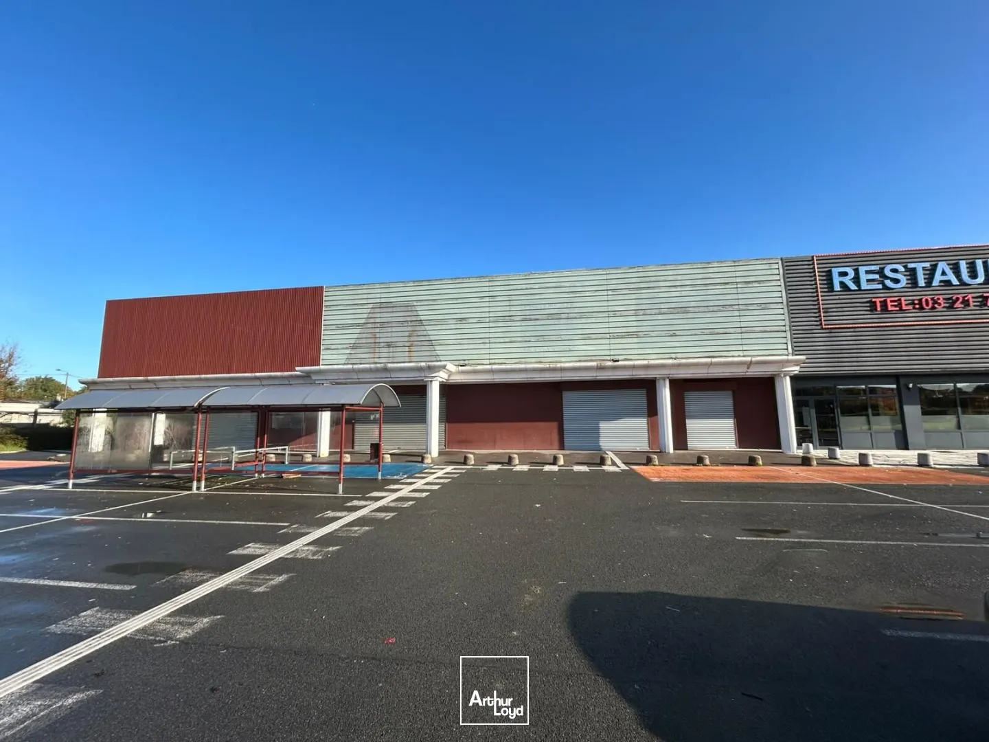 Cellules commerciales à louer - Emplacement stratégique à Noyelles-Godault Surface totale de 2 200m2 divisibles à partir de 216 m2