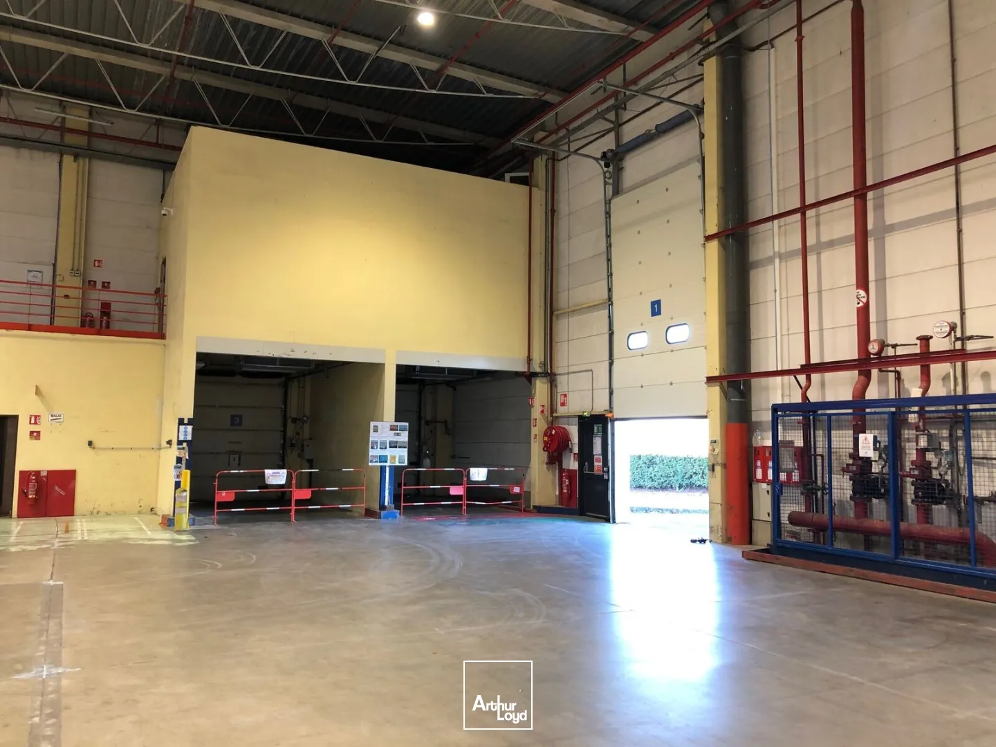 Entrepôt ICPE grande hauteur 3 961 m² sans bureaux - Opportunité locative à Marly-la-Ville, proximité A1/A104