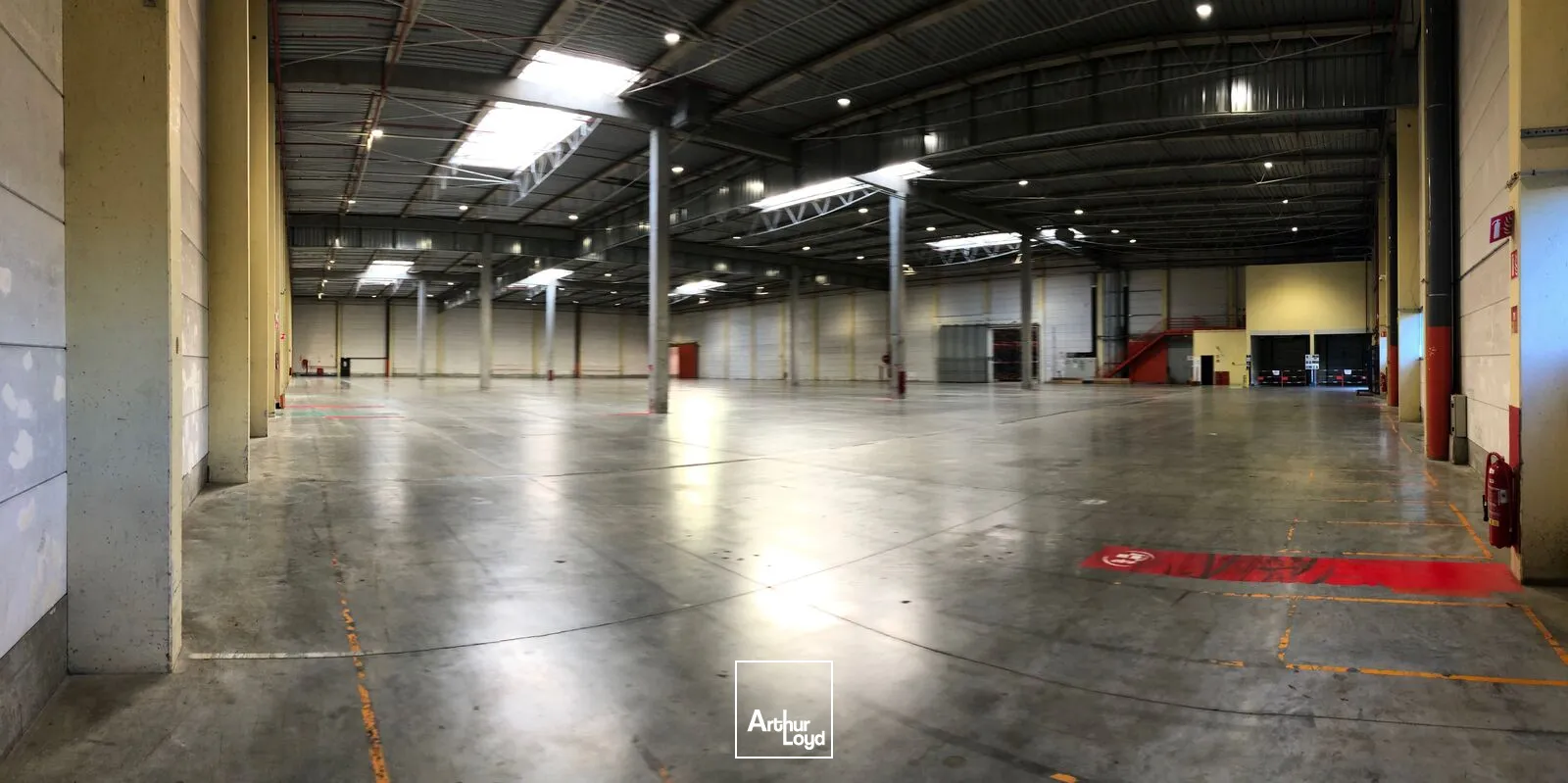 Entrepôt ICPE grande hauteur 3 961 m² sans bureaux - Opportunité locative à Marly-la-Ville, proximité A1/A104