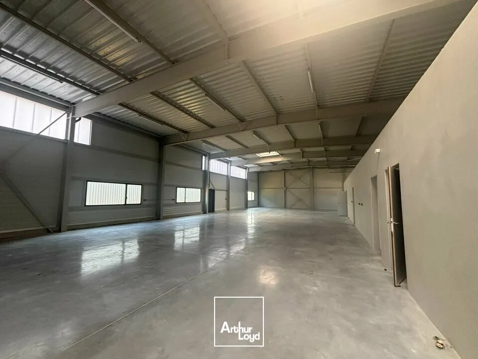 À LOUER  LOCAL D'ACTIVITÉ NEUF ET POLYVALENT  AIZENAY (85)