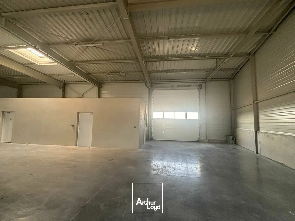 À LOUER  LOCAL D'ACTIVITÉ NEUF ET POLYVALENT  AIZENAY (85)