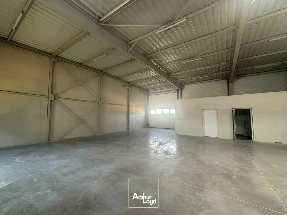 À LOUER  LOCAL D'ACTIVITÉ NEUF ET POLYVALENT  AIZENAY (85)