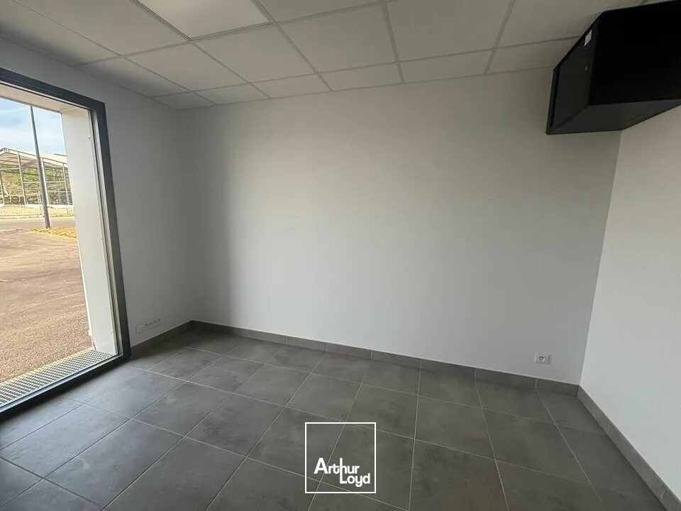 À LOUER  LOCAL D'ACTIVITÉ NEUF ET POLYVALENT  AIZENAY (85)