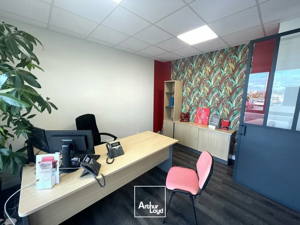 BUREAUX À LOUER À BIARD  123 M² FONCTIONNELS ET CLIMATISÉS AVEC PARKING  VISIBILITÉ ET EMPLACEMENT STRATÉGIQUE PROCHE POITIERS