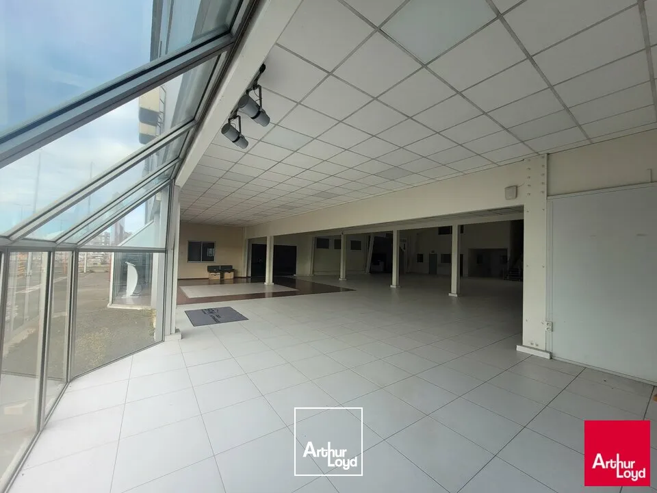 LOCATION COMMERCIAL/ACTIVITE 1833m²