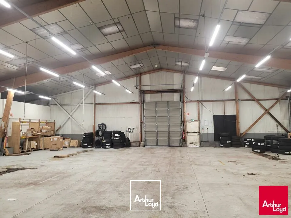 LOCATION COMMERCIAL/ACTIVITE 1833m²