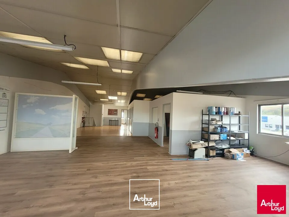 LOCATION COMMERCIAL/ACTIVITE 1833m²