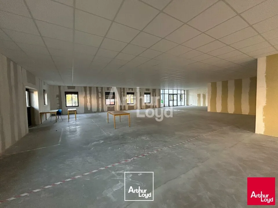 LA CHAUSSÉE SAINT VICTOR - LOCATION BUREAUX DE 232,58 M² - ACCÈS A10 À 2 MN 
