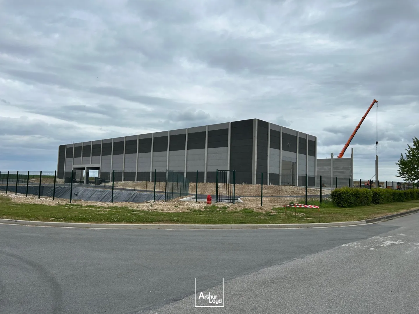 A LOUER - LOCAUX D'ACTIVITÉS - 8400 M2 (divisible à partir de 300 m2) - LAON