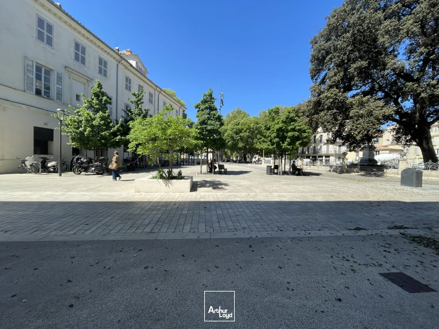 LOCAL COMMERCIALA VENDRE - MAISON CARRÉE NÎMES