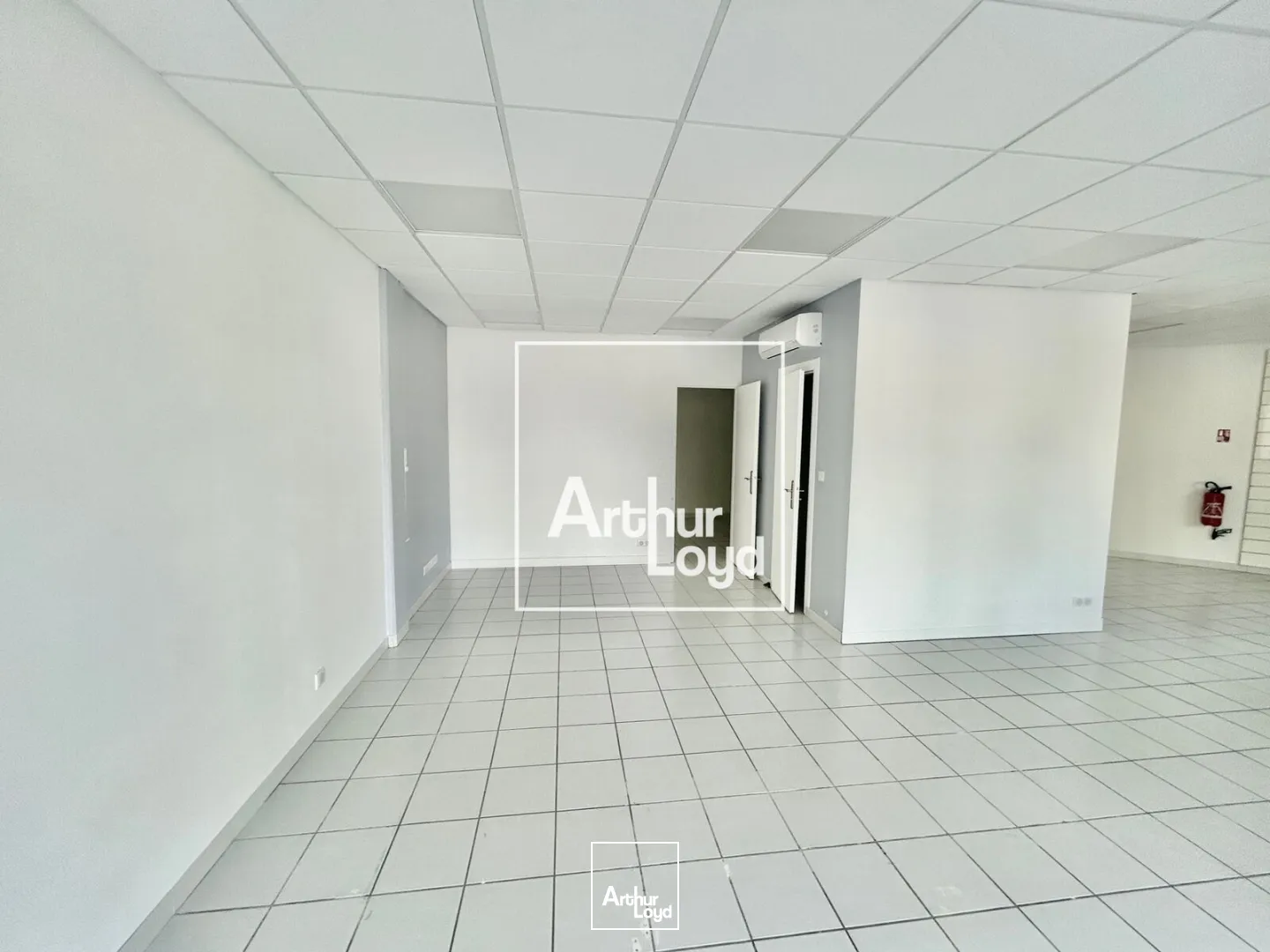 Local commercial refait à neuf - 90 m² à louer dans une zone commerciale dynamique à Clapiers