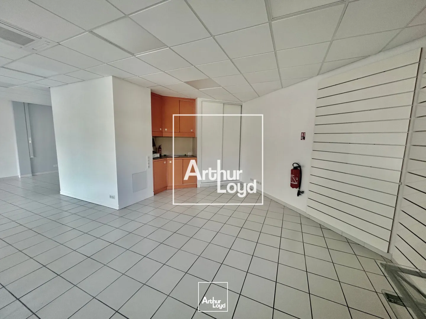 Local commercial refait à neuf - 90 m² à louer dans une zone commerciale dynamique à Clapiers