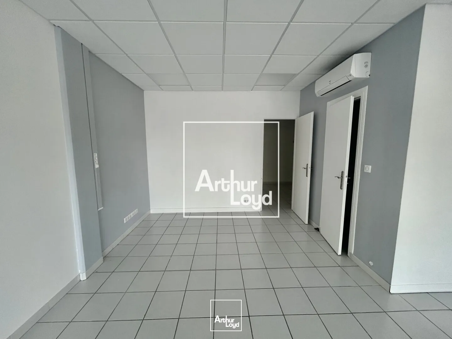 Local commercial refait à neuf - 90 m² à louer dans une zone commerciale dynamique à Clapiers