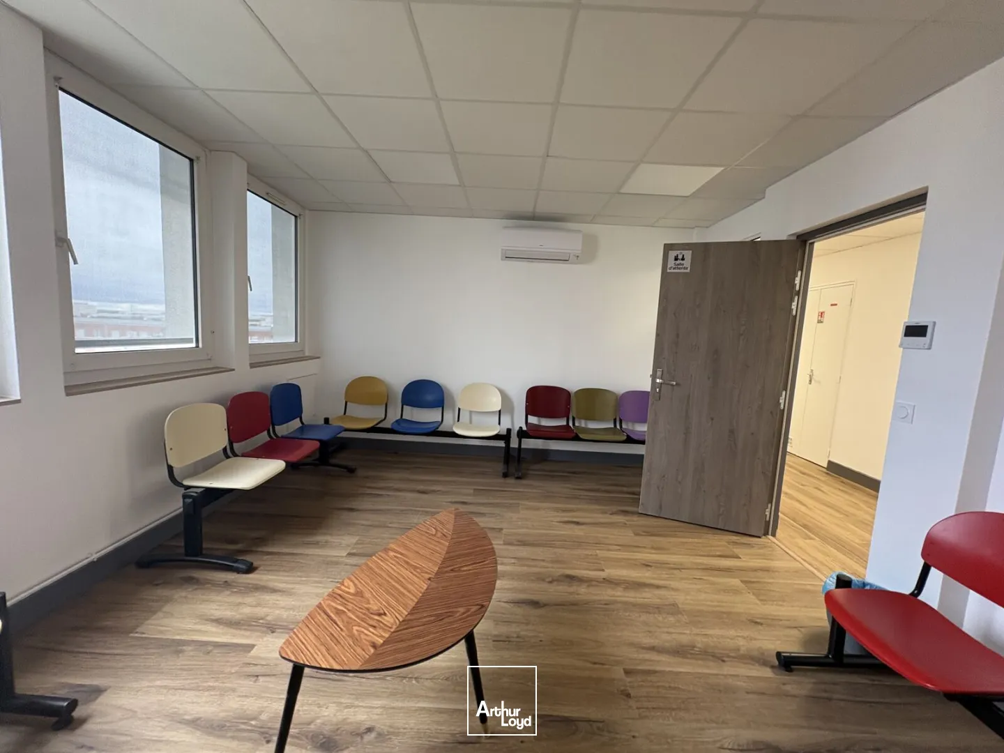 Plateau de bureaux au pied de la gare d'Orléans - A LOUER 261 m2 (lumineux et accessible aux personnes à mobilité réduite) !