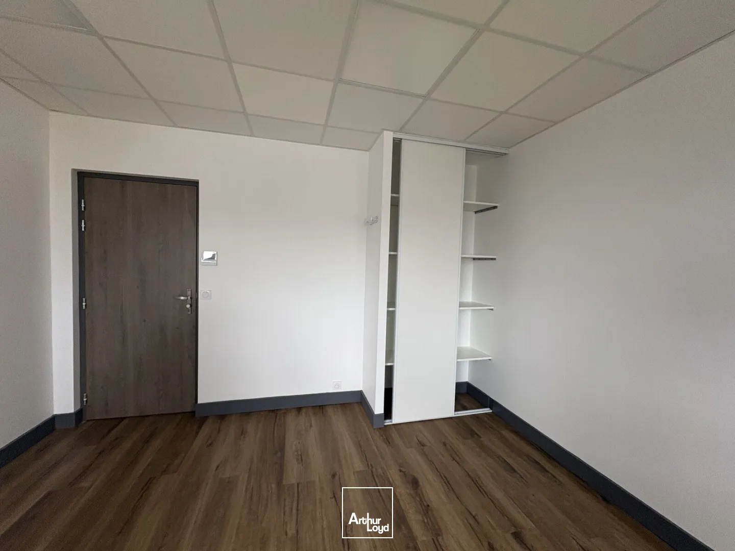 Plateau de bureaux au pied de la gare d'Orléans - A LOUER 261 m2 (lumineux et accessible aux personnes à mobilité réduite) !