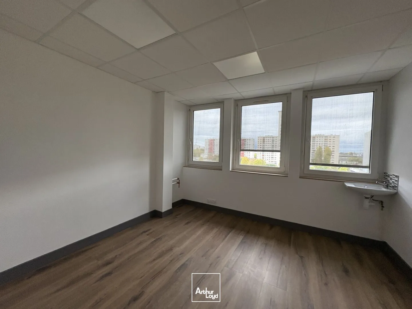 Plateau de bureaux au pied de la gare d'Orléans - A LOUER 261 m2 (lumineux et accessible aux personnes à mobilité réduite) !