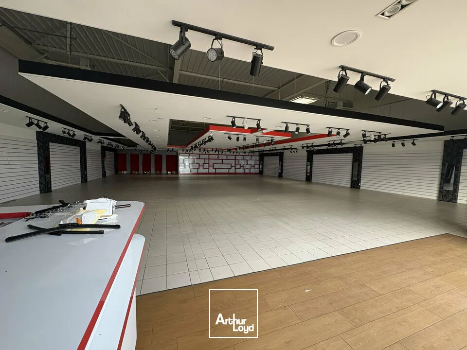LOCAL COMMERCIAL à LOUER de 477.17 m²