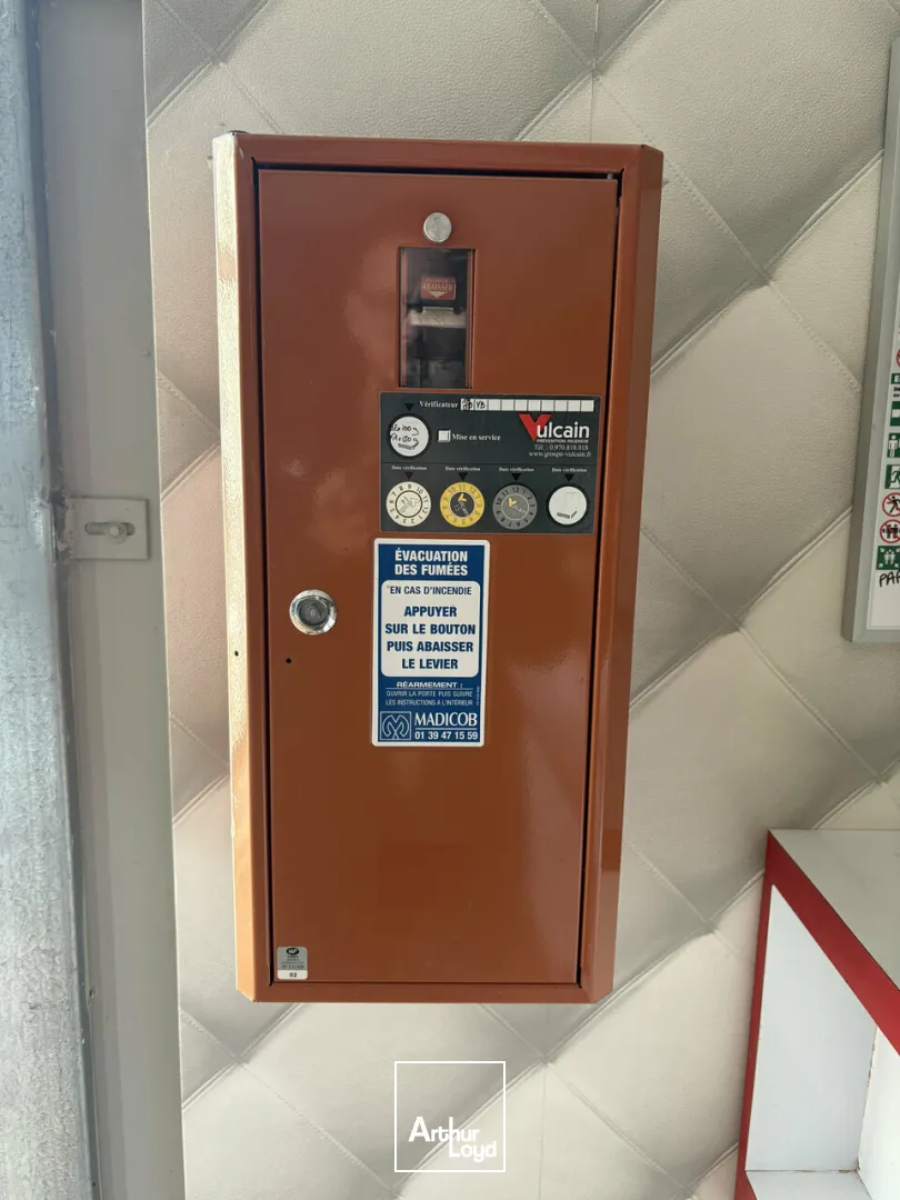 LOCAL COMMERCIAL à LOUER de 477.17 m²