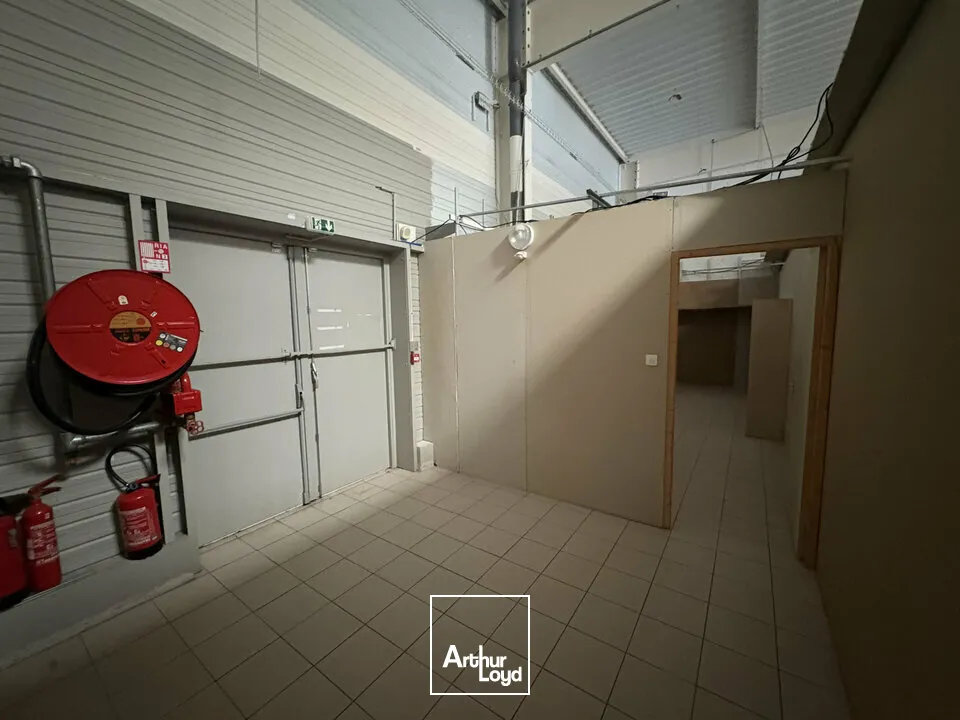 LOCAL COMMERCIAL à LOUER de 477.17 m²