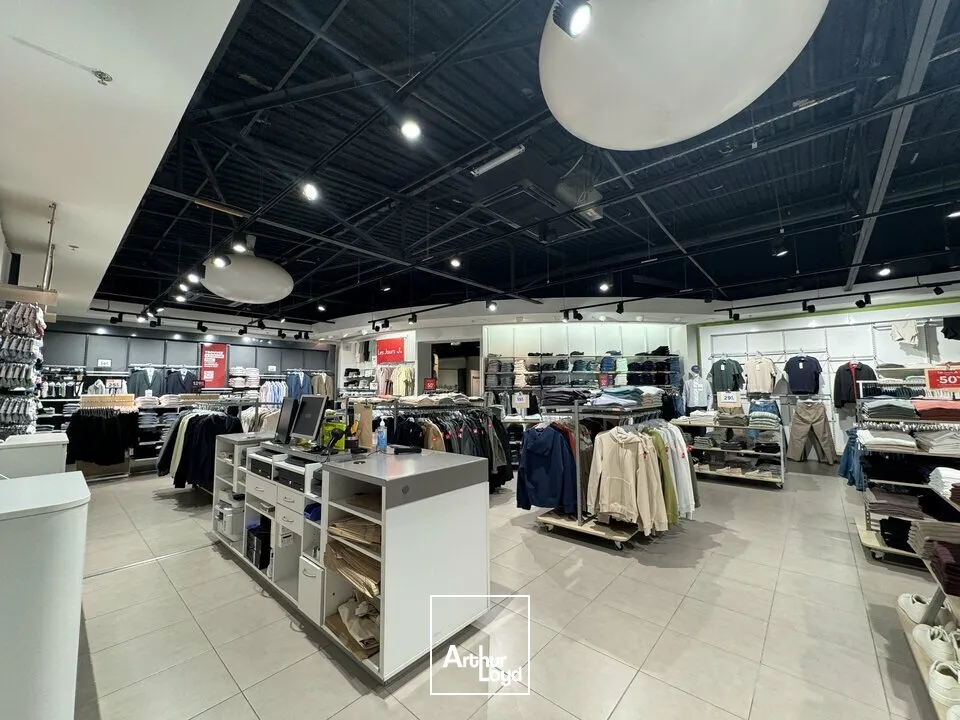 TOURS NORD CENTRE COMMERCIAL LA PETITE ARCHE COMMERCE A VENDRE 173 M²