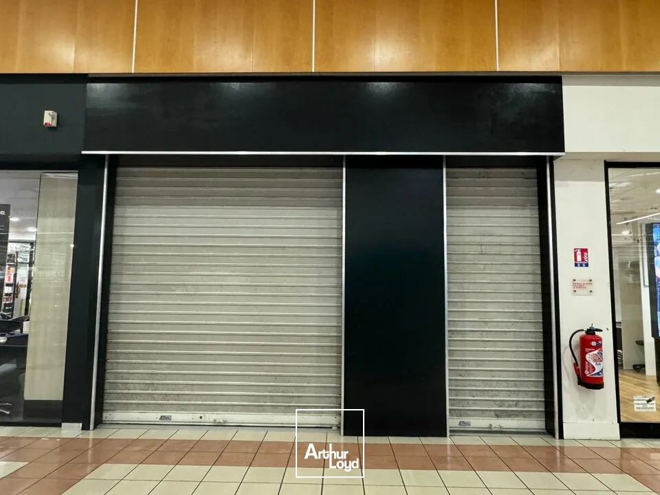 SAINT-CYR-SUR-LOIRE CENTRE COMMERCIAL COMMERCE A LOUER 33 M²