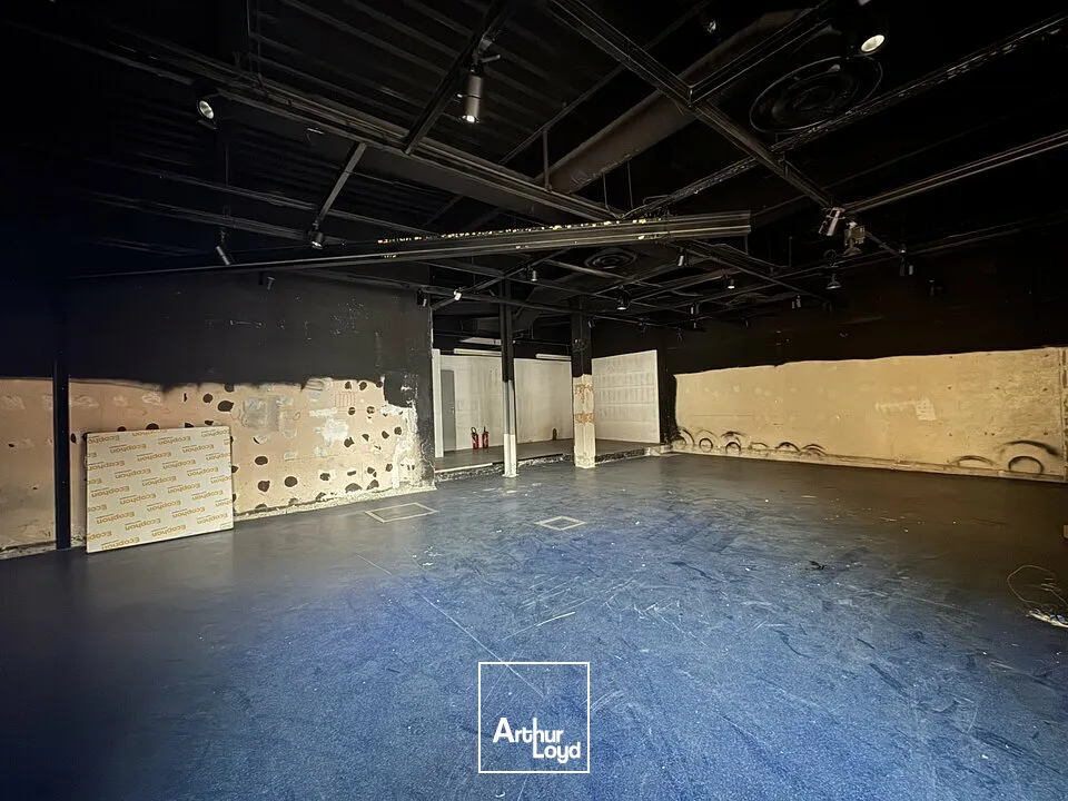 SAINT-CYR-SUR-LOIRE CENTRE COMMERCIAL COMMERCE A LOUER 125 M²