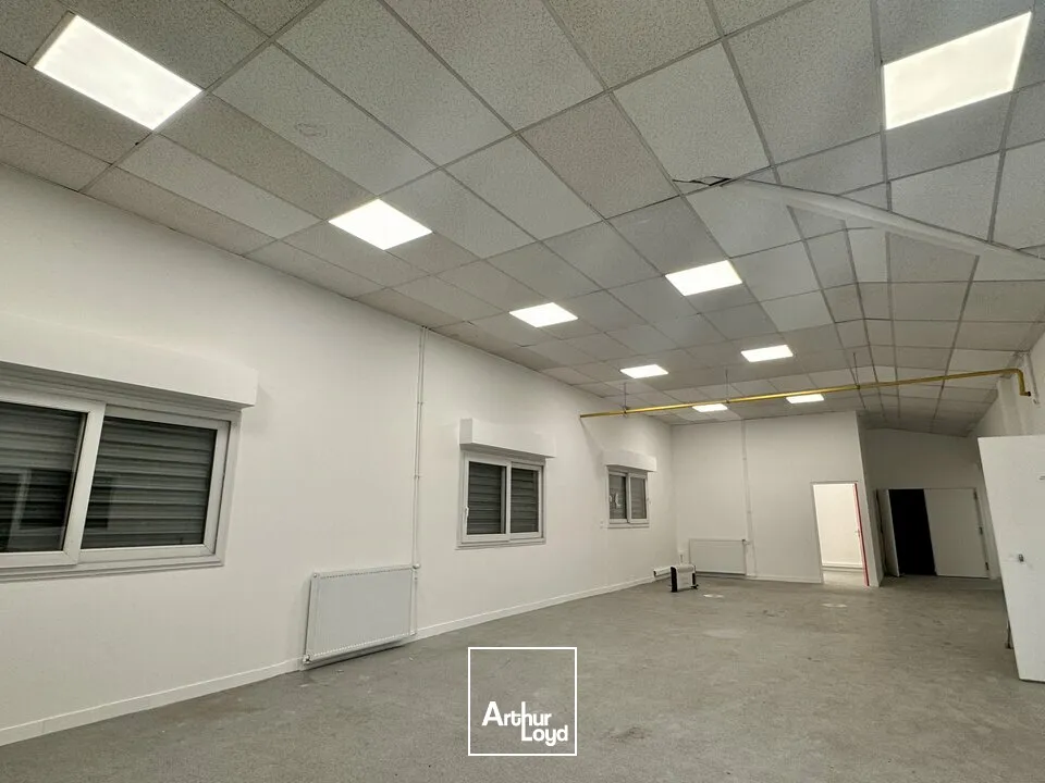 LE HAVRE - A LOUER - LOCAUX D'ACTIVITÉS 1 050 M2 + TERRE PLEIN PL 2 300 m2