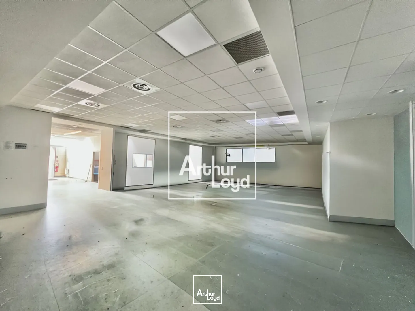 Locaux d'activité à louer à Montpellier - Bâtiment fonctionnel de 637 m² climatisé avec bureaux et zone de stockage