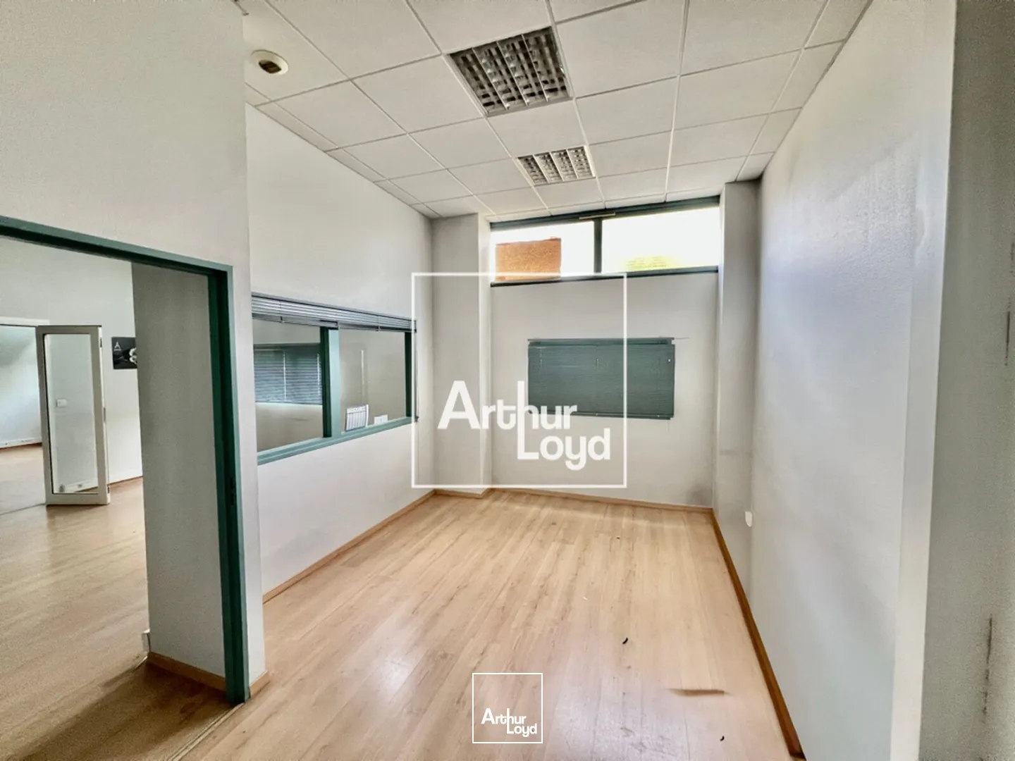 Locaux d'activité à louer à Montpellier - Bâtiment fonctionnel de 637 m² climatisé avec bureaux et zone de stockage