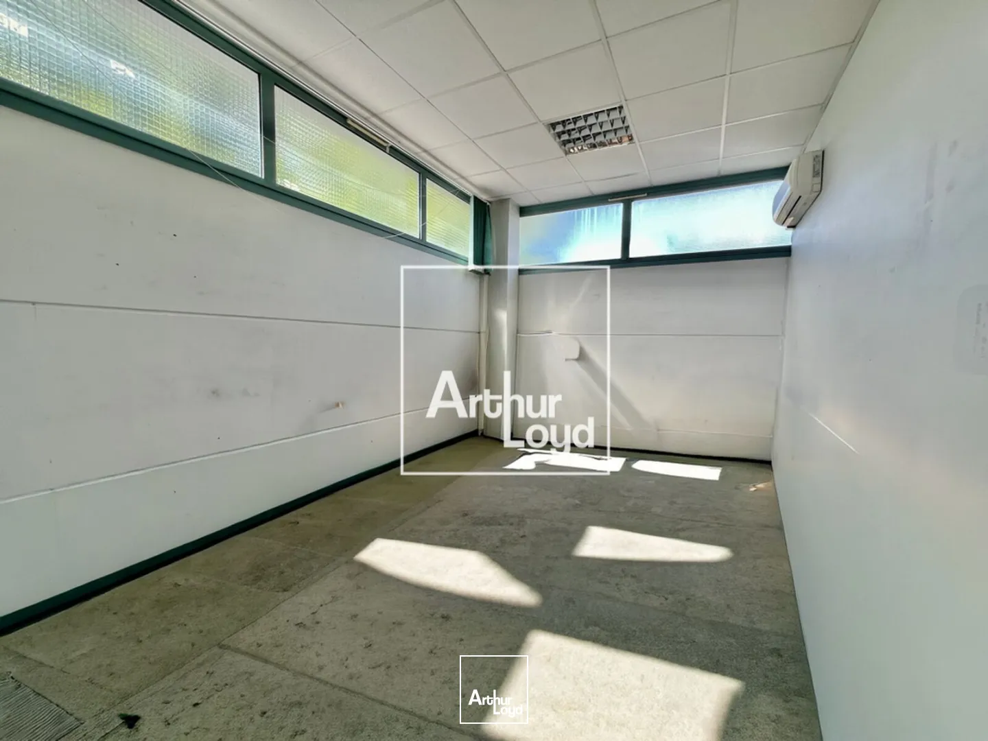 Locaux d'activité à louer à Montpellier - Bâtiment fonctionnel de 637 m² climatisé avec bureaux et zone de stockage