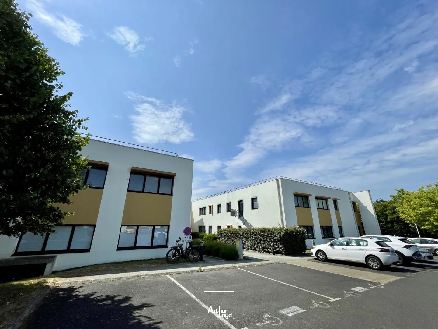 A LOUER - ST HERBLAIN -BUREAUX-NOMBREUX PARKINGS