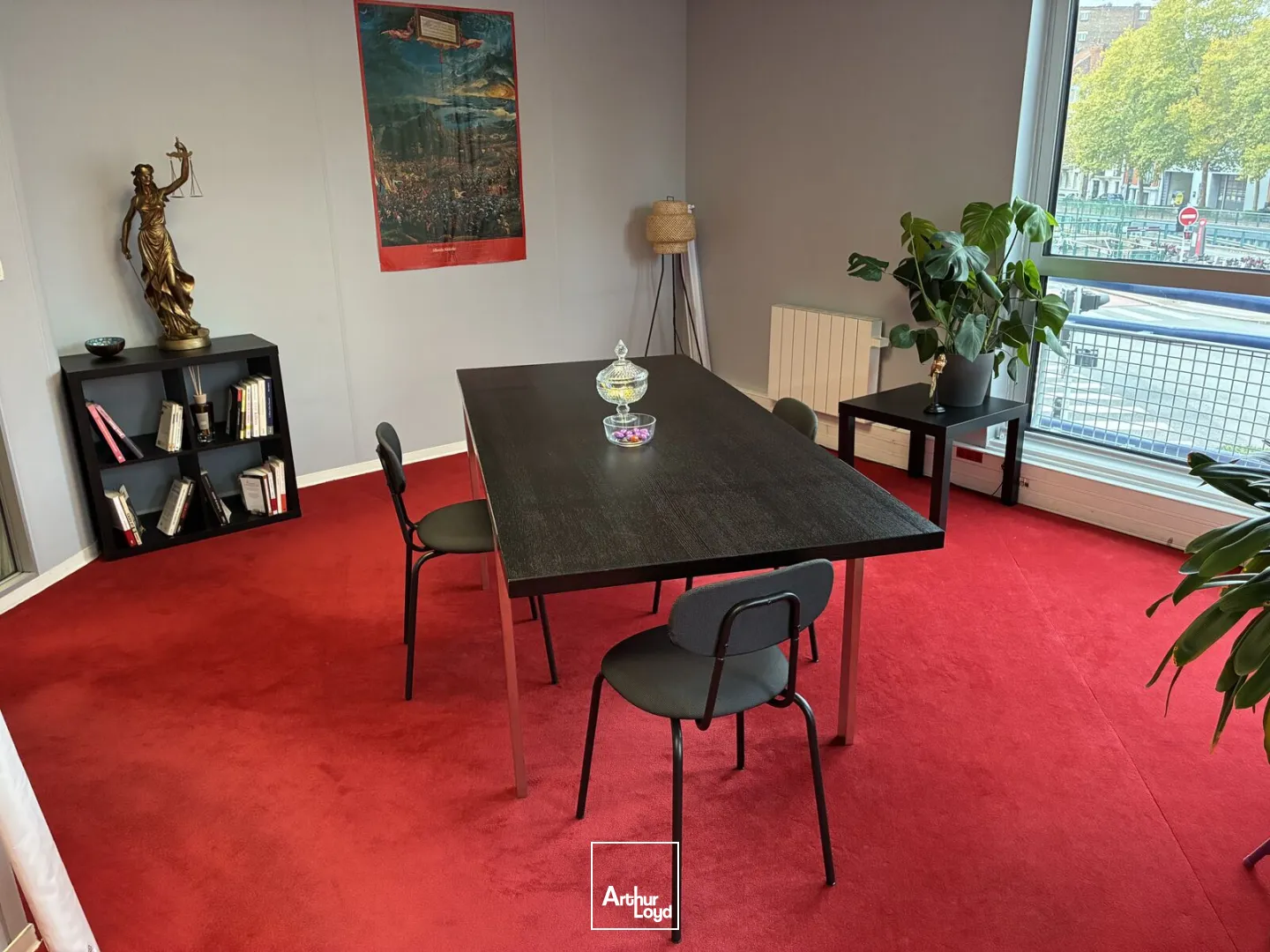 Bureaux lumineux à louer - La Madeleine, aux portes de Lille, avec parking et transports en commun immédiats !