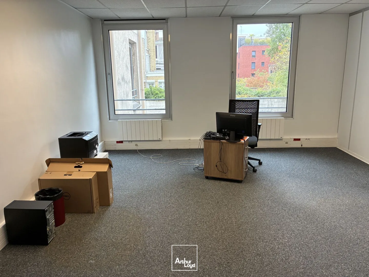 Bureaux lumineux à louer - La Madeleine, aux portes de Lille, avec parking et transports en commun immédiats !