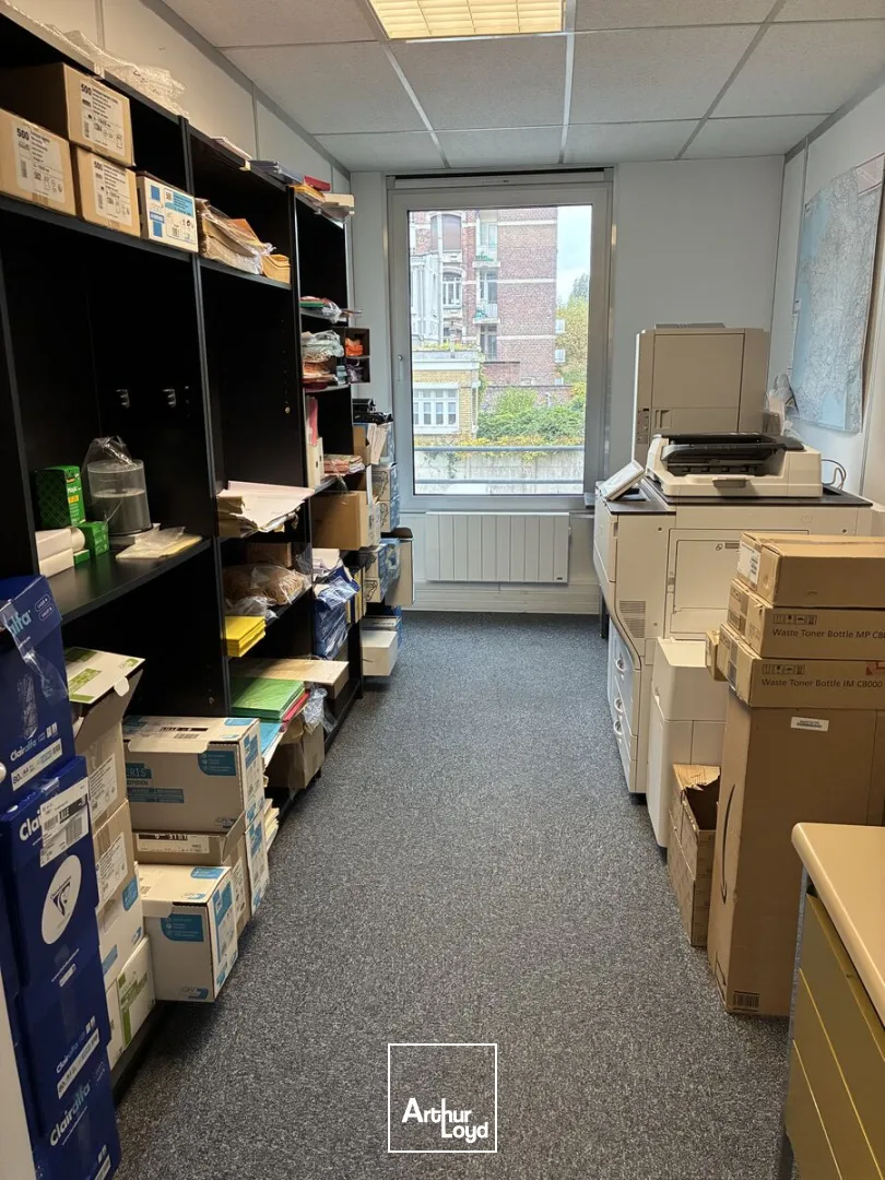 Bureaux lumineux à louer - La Madeleine, aux portes de Lille, avec parking et transports en commun immédiats !