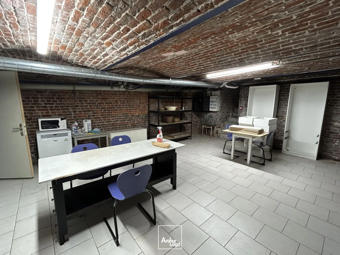 Local Commercial à Louer + Droit d'entrée