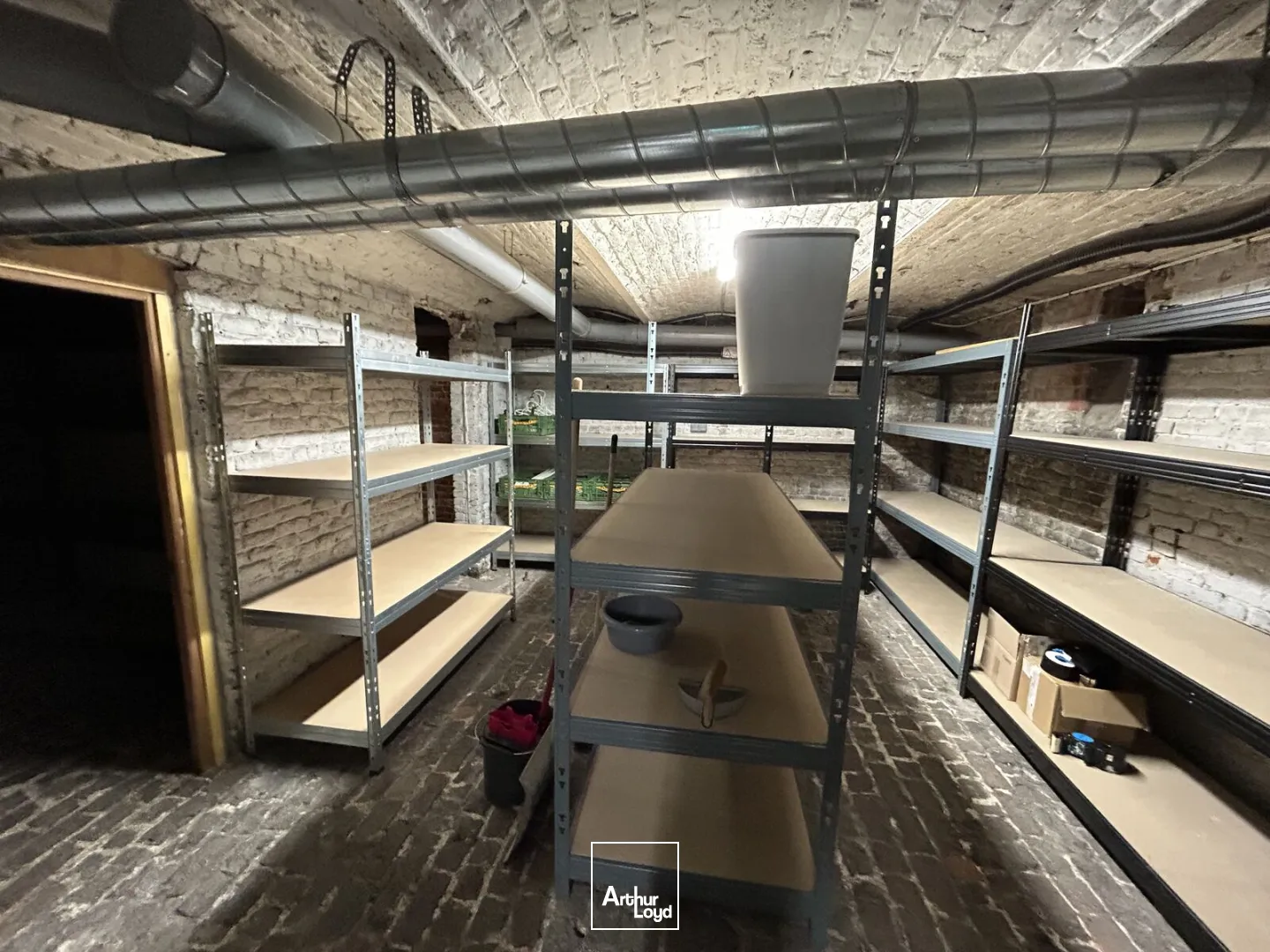 Local Commercial à Louer + Droit d'entrée