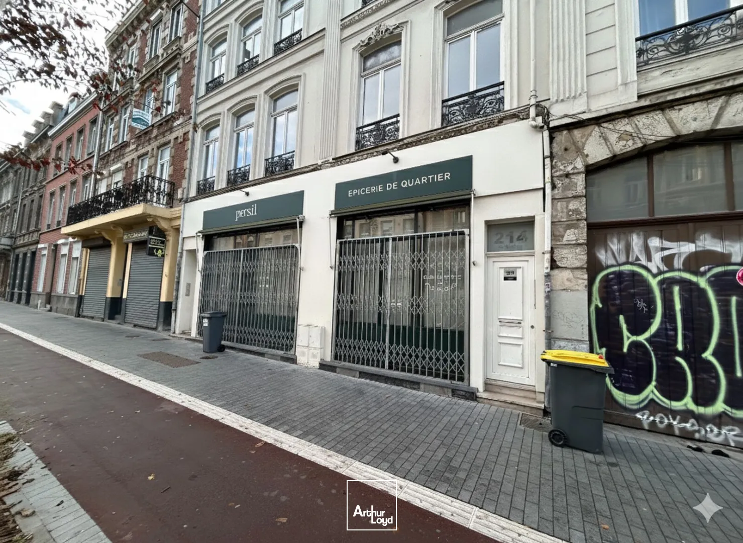 Local Commercial à Louer + Droit d'entrée