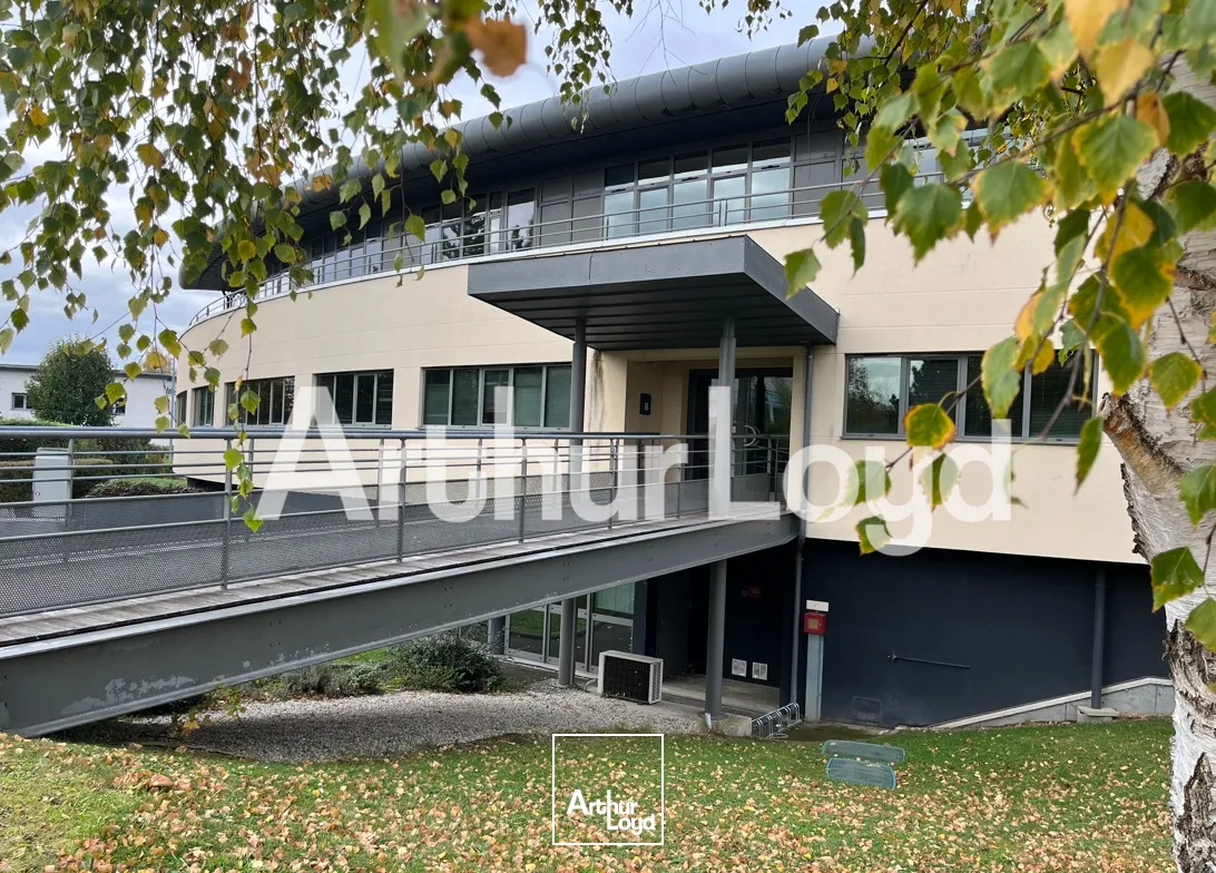 BATIMENT TERTIAIRE A VENDRE - ST CONTEST