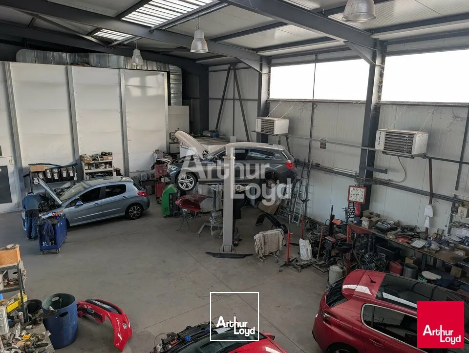 LE RHEU - LOCAL D'ACTIVITE A LOUER - 450 M² - CABINE DE PEINTURE