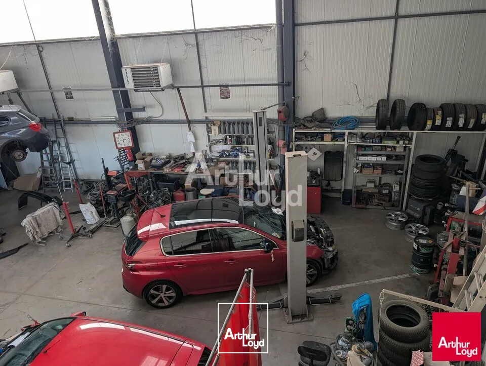 LE RHEU - LOCAL D'ACTIVITE A LOUER - 450 M² - CABINE DE PEINTURE