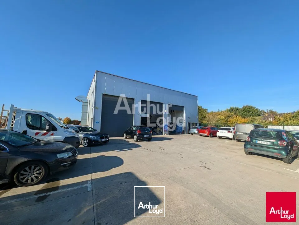 LE RHEU - LOCAL D'ACTIVITE A LOUER - 450 M² - CABINE DE PEINTURE