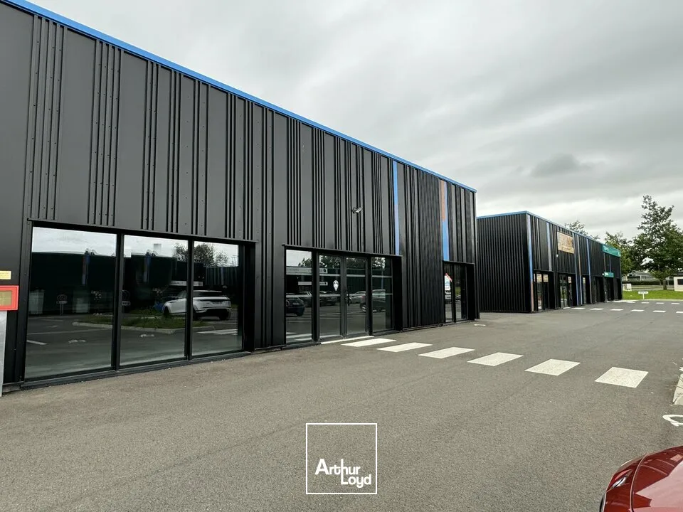 MONTBAZON ZAC DE LA GRANGE BARBIER COMMERCE A LOUER 300 M² NEUF ET FONCTIONNEL