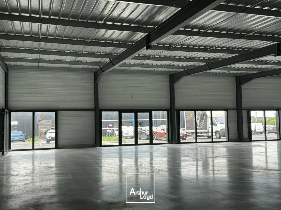 MONTBAZON ZAC DE LA GRANGE BARBIER COMMERCE A LOUER 300 M² NEUF ET FONCTIONNEL